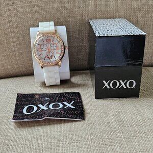 XOXO Women Wrsitwatch White Rubber Strap Analog Quartz Gold Tone Case Watch